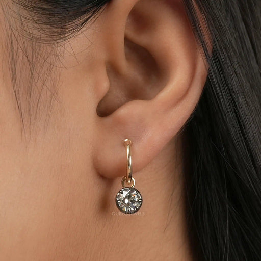 OEC round diamond drop earrings 