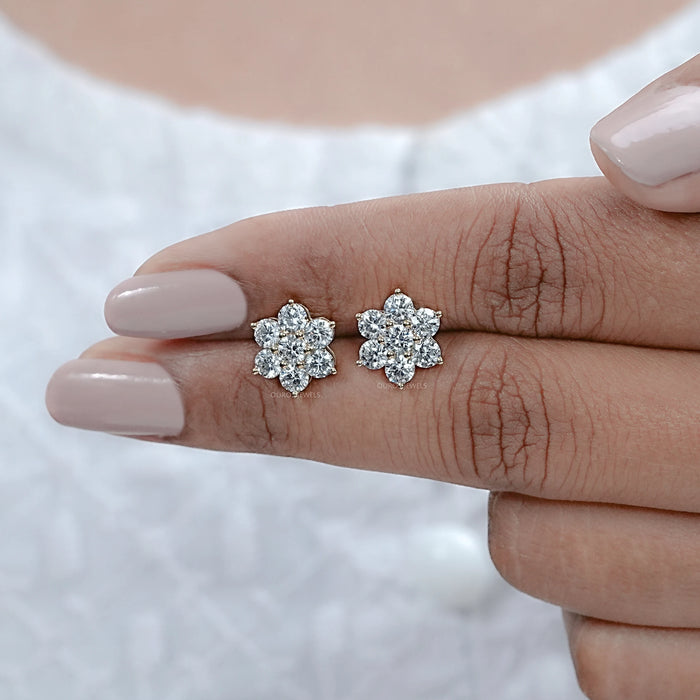 Round Diamond Floral Stud Earrings 