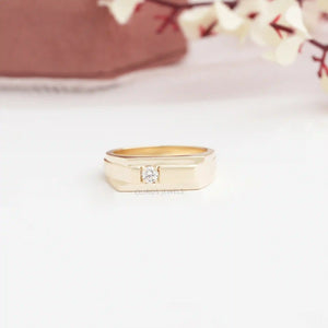 Round Cut Diamond Promise Ring