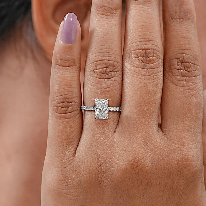 Radiant Cut solitare Accent Diamond Engagement Rings