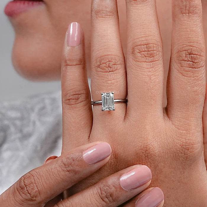 Engagement Ring with Solitaire Emerald Cut Diamond