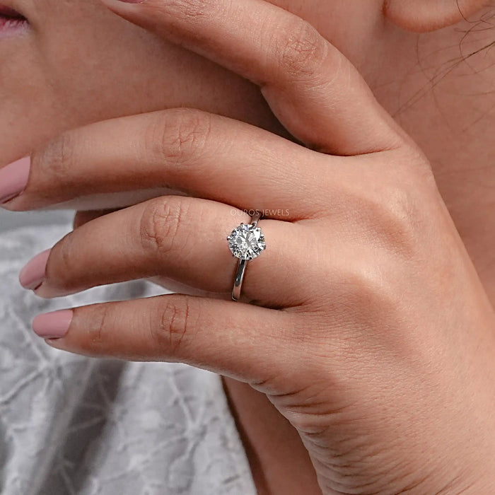 Round Soltaire Diamond Engagment Ring