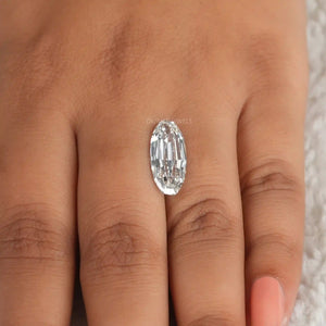 [ a woman's hand with a oval diamond on it]-[Ouros Jewels]