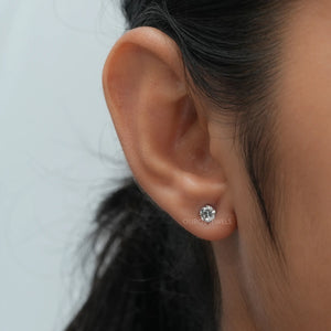 [A Women wearing Single Round Diamond Stud]-[Ouros Jewels]