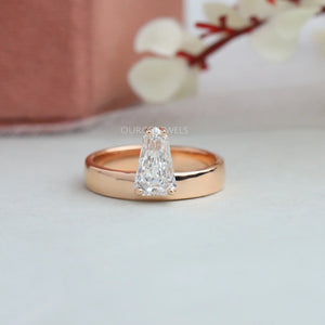 Taperd Bullet Cut Diamond Engagement Ring