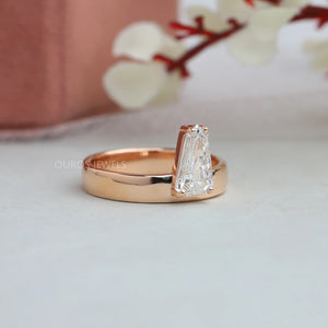 Taperd Bullet Cut Diamond Engagement Ring