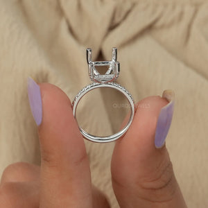 [A Women holding Semi Mount Lab Diamond Ring]-[Ouros Jewels]